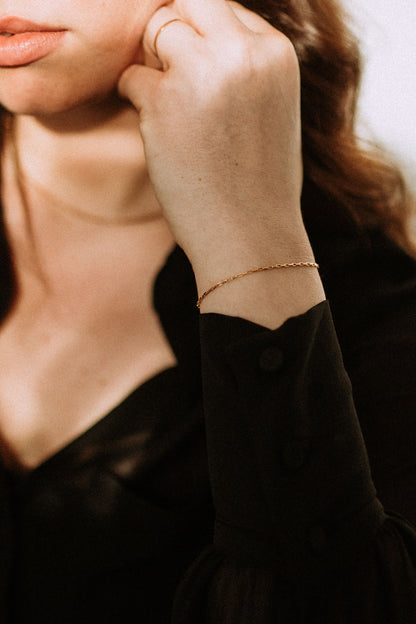 Minimal Chain Armband